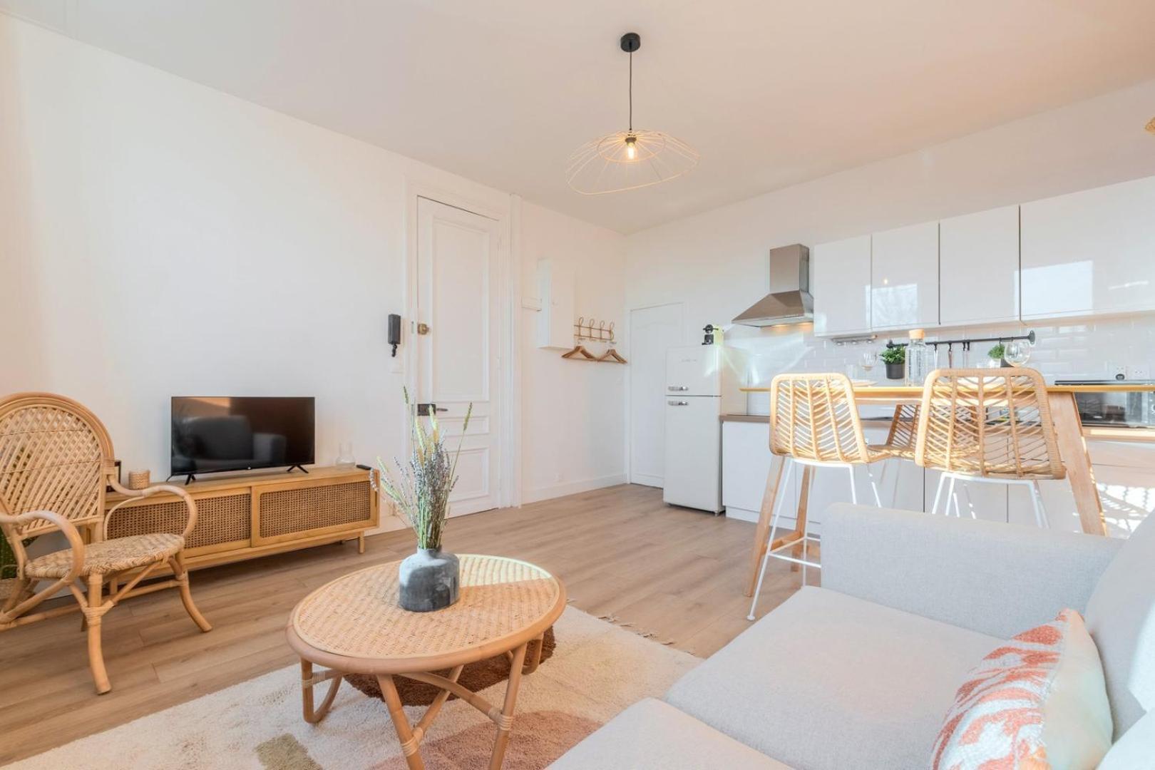 Apartment Hypercentre - Private Parking, Metro + Train 100m Tourcoing