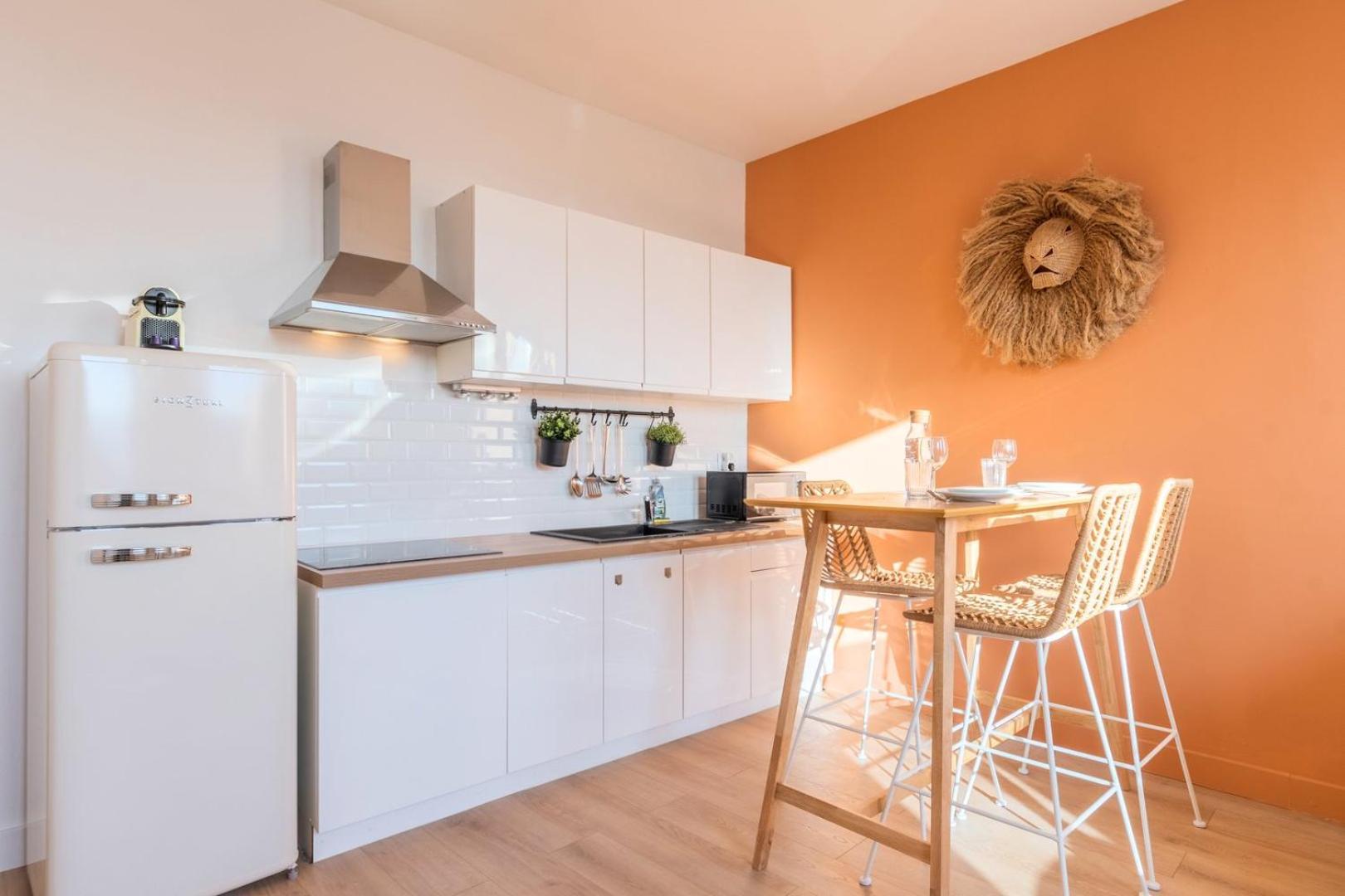 Hypercentre - Private Parking, Metro + Train 100m Tourcoing