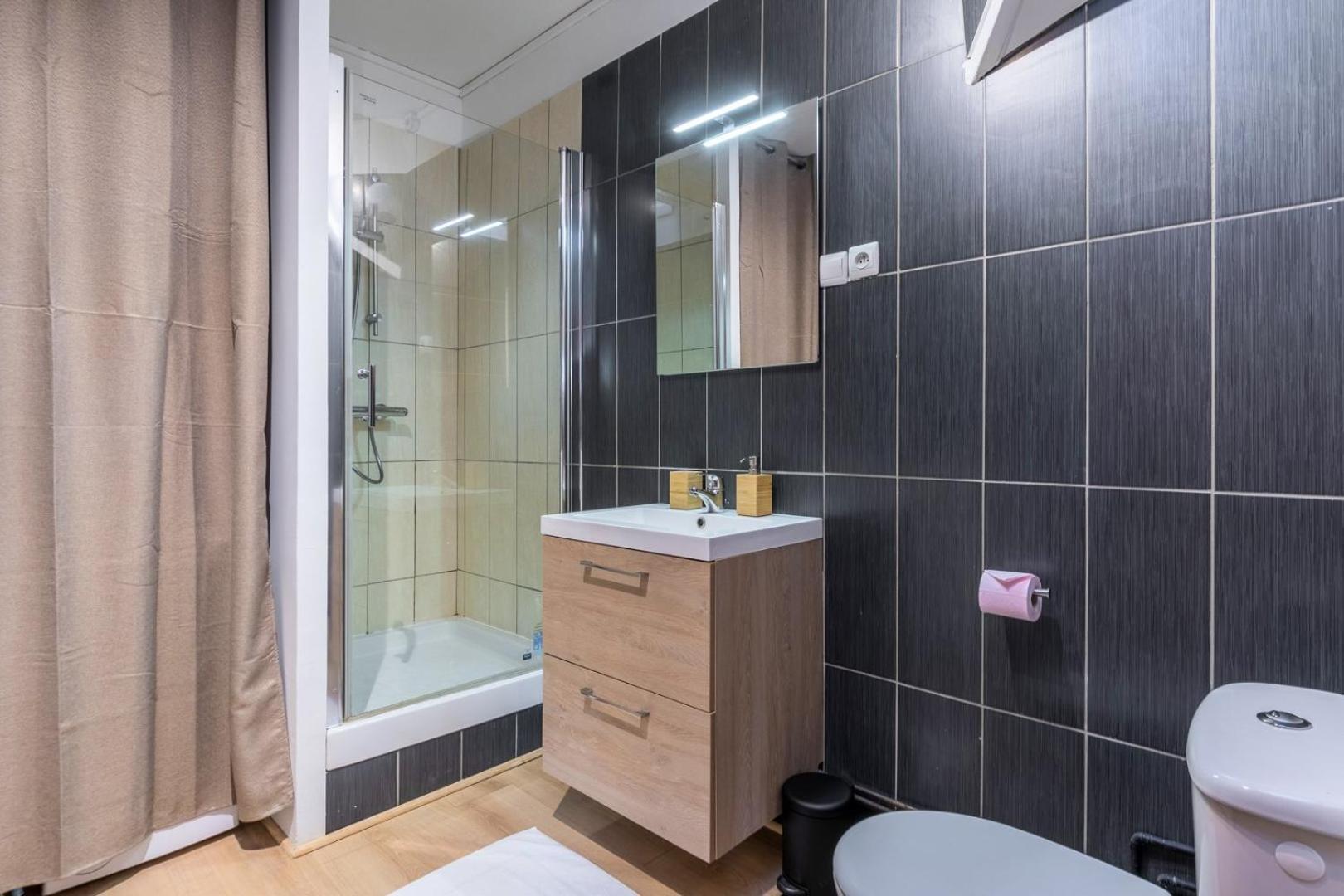 Apartment Hypercentre - Private Parking, Metro + Train 100m *